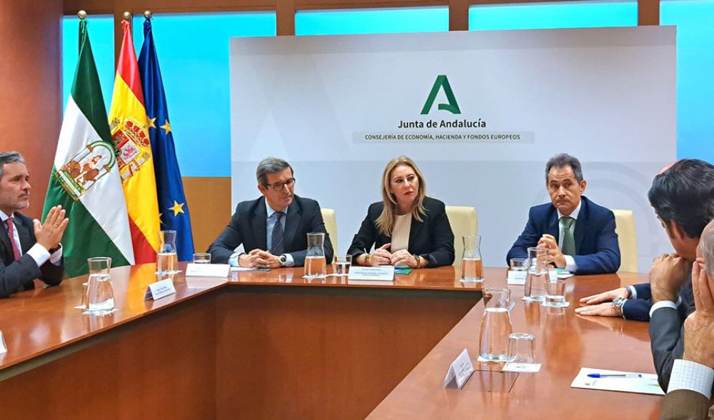 La Junta ahorra 130 millones de euros en su factura eléctrica en los últimos cuatro años
