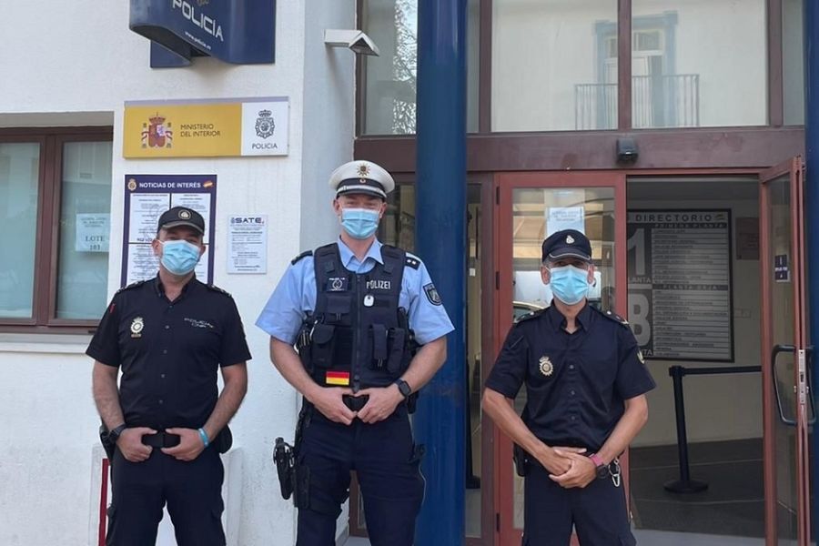 Dos policías alemanes patrullan este verano con agentes españoles en Estepona