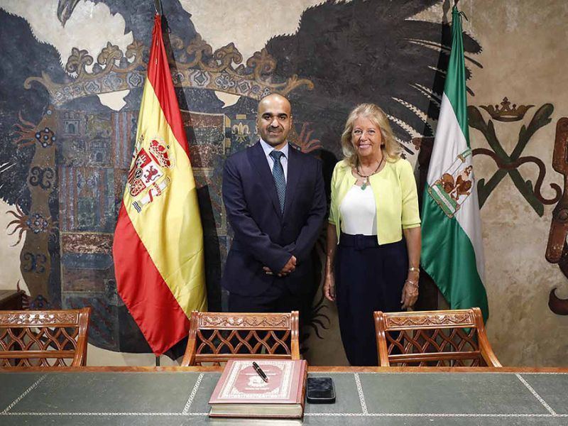 La alcaldesa recibe al nuevo cónsul general de Arabia Saudí y valora el incremento de los visitantes procedentes de este país a la ciudad durante este verano