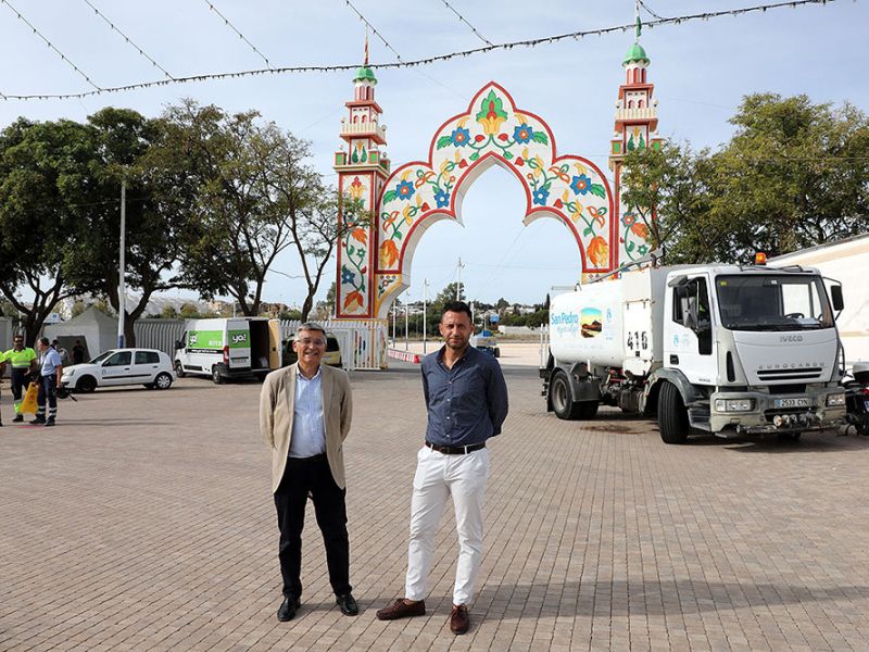 Cerca de 70 efectivos diarios conforman el dispositivo de limpieza de la Feria de San Pedro Alcántara