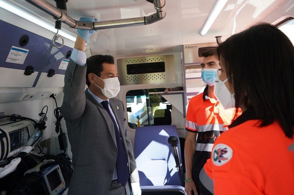 El presidente andaluz destaca la apuesta por la sanidad pública andaluza y el esfuerzo económico frente al coronavirus