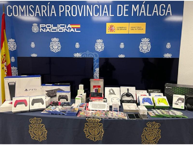 La Policía Nacional detiene a cuatro personas de un clan familiar por estafar 14.000 euros a unos grandes almacenes de Málaga