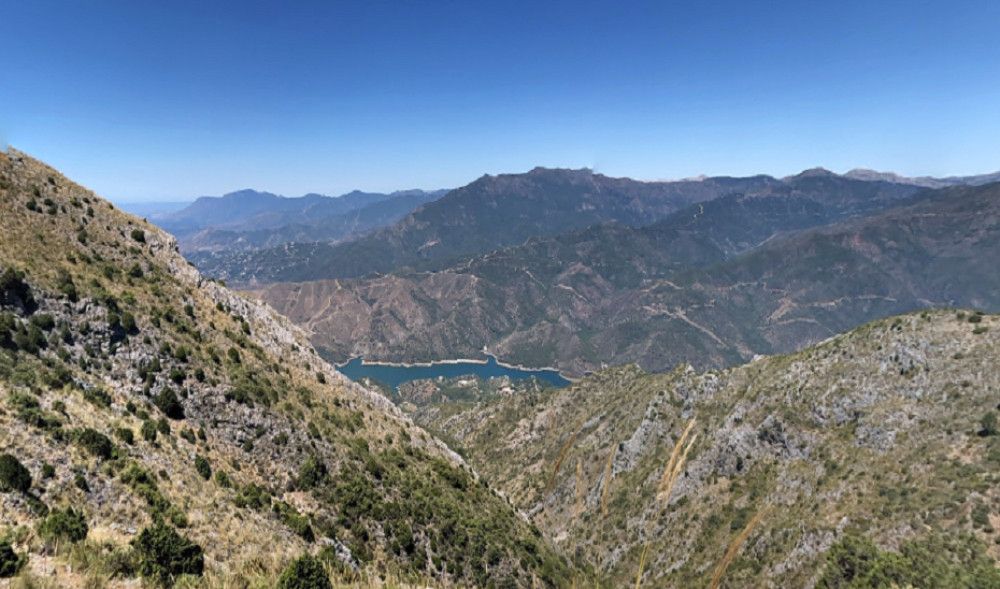 Rescatado en helicóptero un senderista perdido en el pico de La Concha en Marbella
