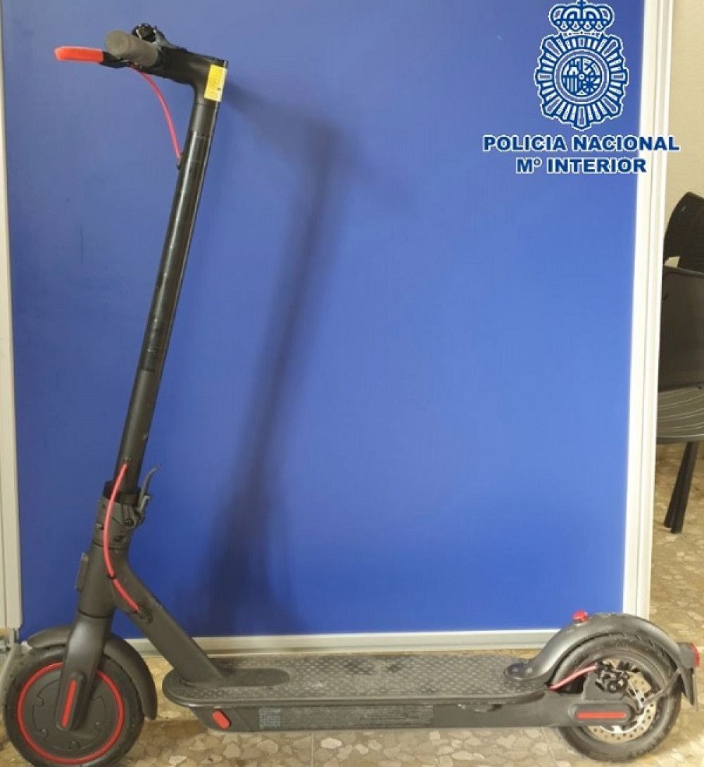Detenido en Málaga el autor de varios robos en grandes superficies que huía en un patinete eléctrico