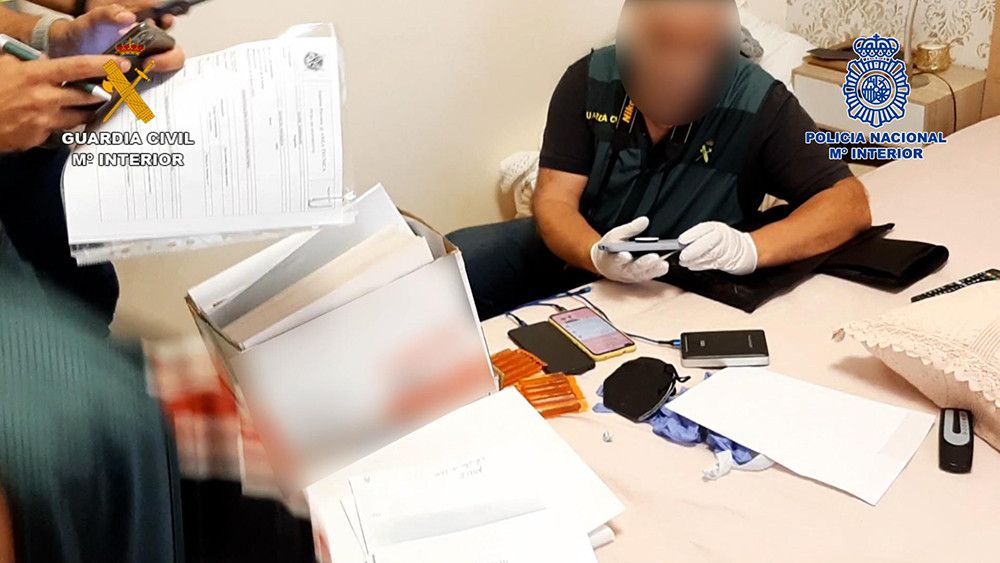 Desarticulada una organización criminal dedicada a facilitar la salida de las Islas Canarias de migrantes en situación irregular con documentación falsa hacia la península