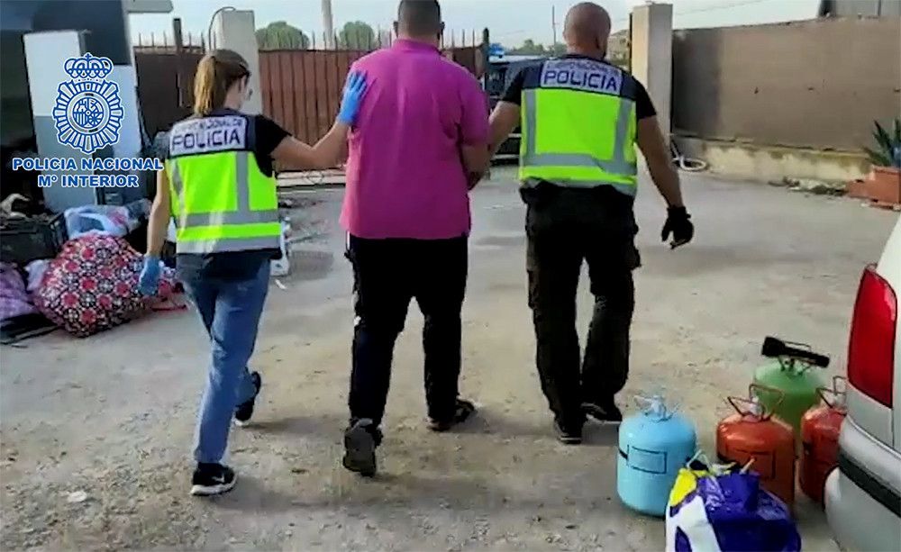 La Policía Nacional desmantela una red que trasladaba a menores llegados en patera desde Canarias a la península y a otros países europeos