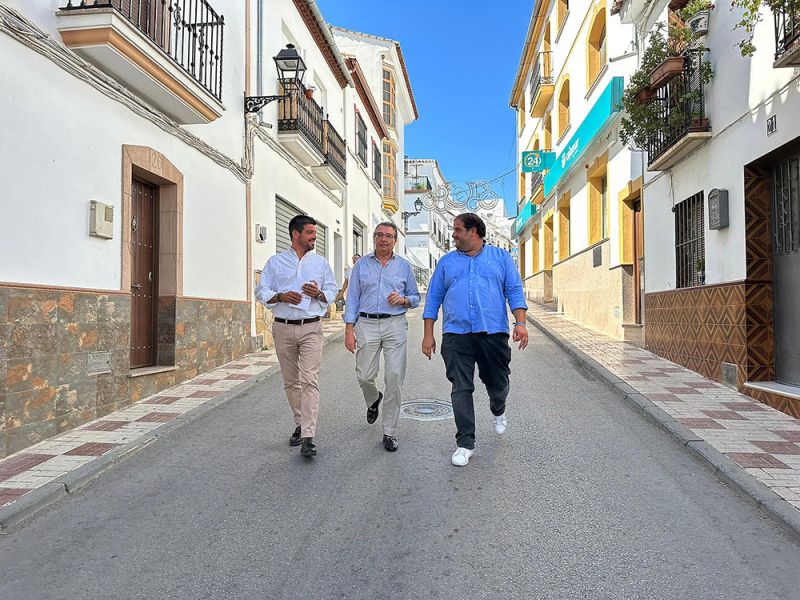 El presidente de la Diputación visita Ardales para abordar las necesidades y proyectos de la localidad
