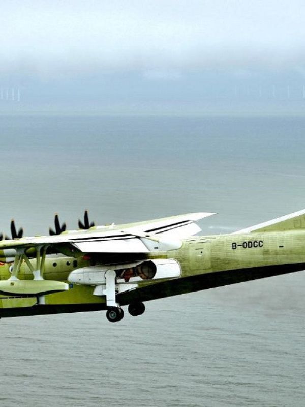Vuelo inaugural del nuevo avión anfibio de gran tamaño chino AG600 configurado para la extinción de incendios