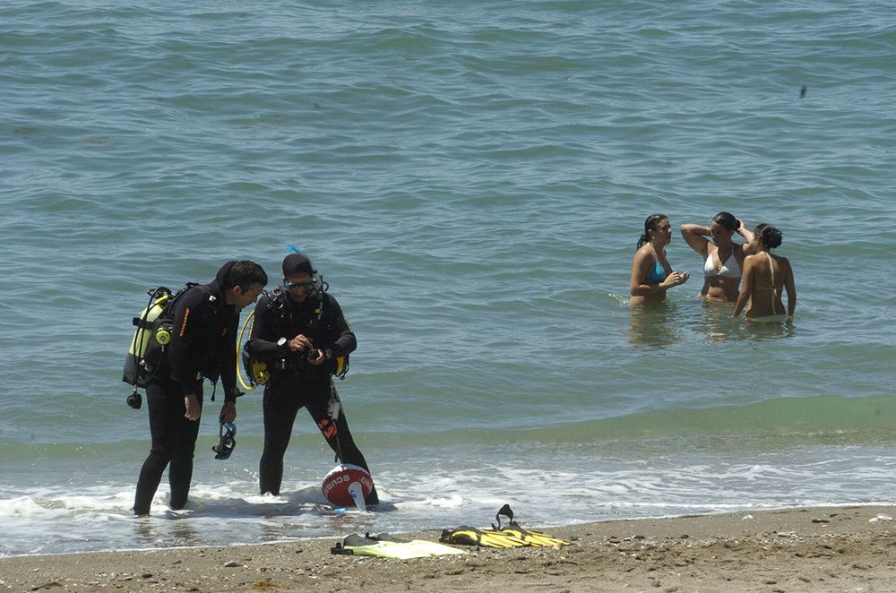 Aparece el cuerpo sin vida de un submarinista en el agua en la costa de Estepona