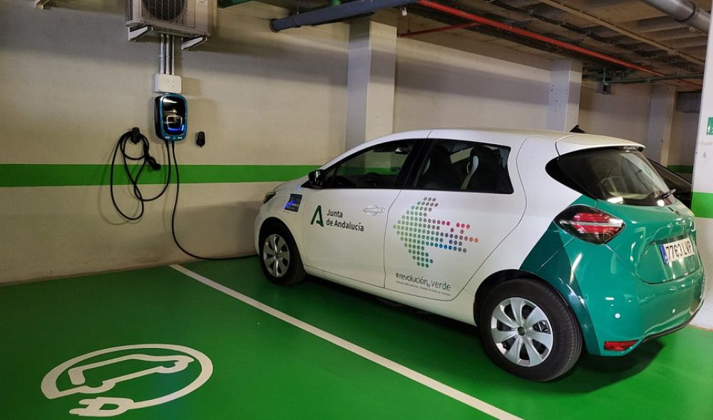 El BOJA publica un aumento de 32 millones en las ayudas para puntos de recarga de vehículos eléctricos