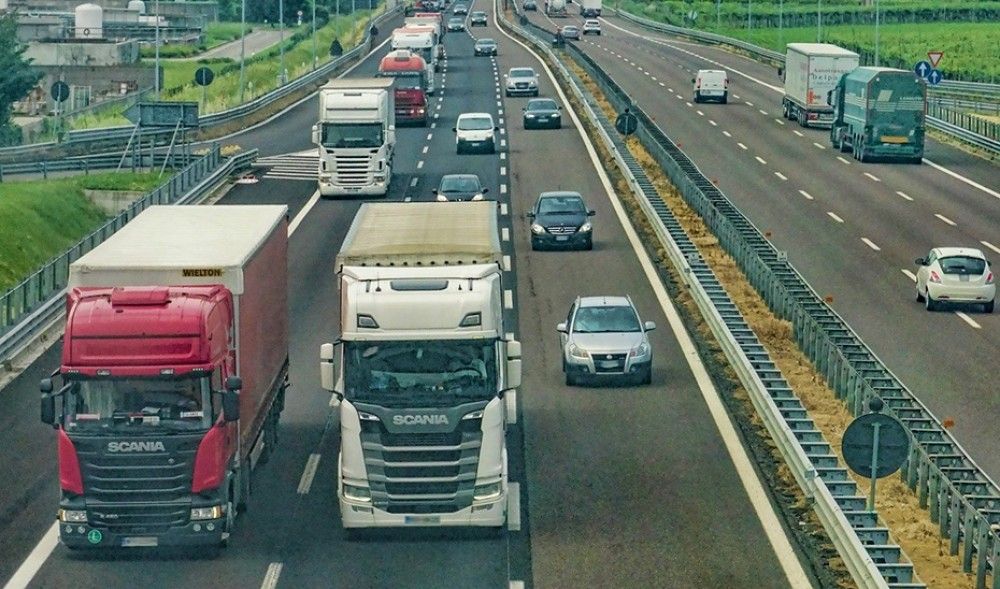 La Junta de Andalucía aprueba medidas para la prevención del Covid-19 en el sector del transporte y la logística