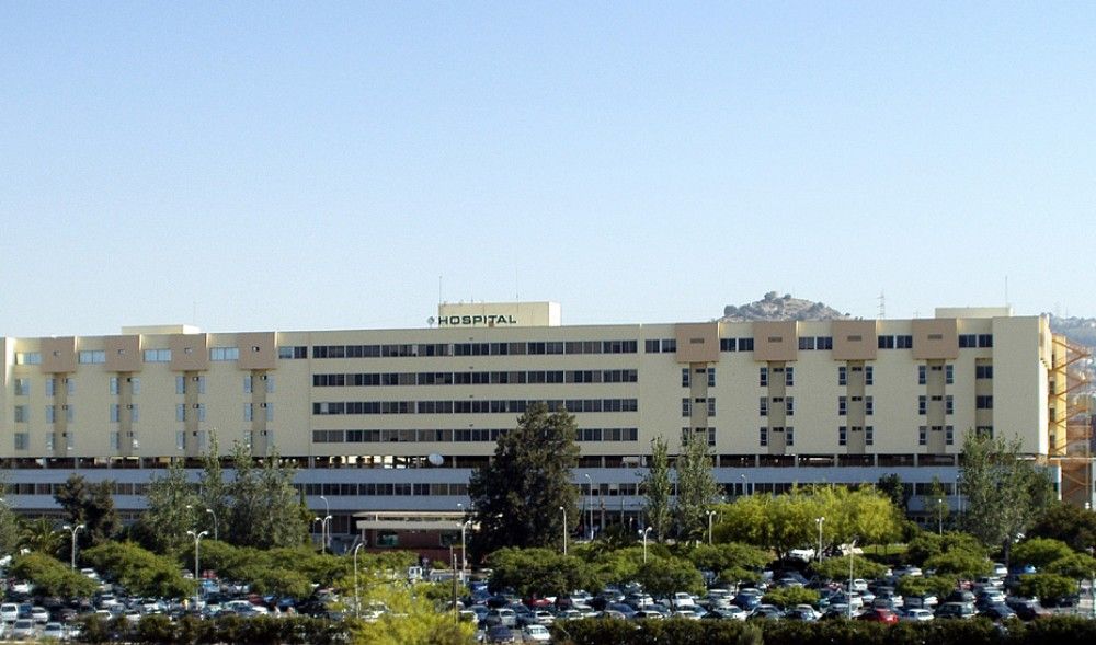 El Hospital Virgen de la Victoria pone en marcha un programa de apoyo psicológico para pacientes aislados, familiares y profesionales