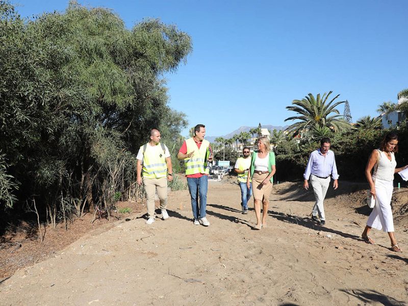 Continúan los trabajos del nuevo tramo peatonal del Paseo Marítimo en Las Chapas