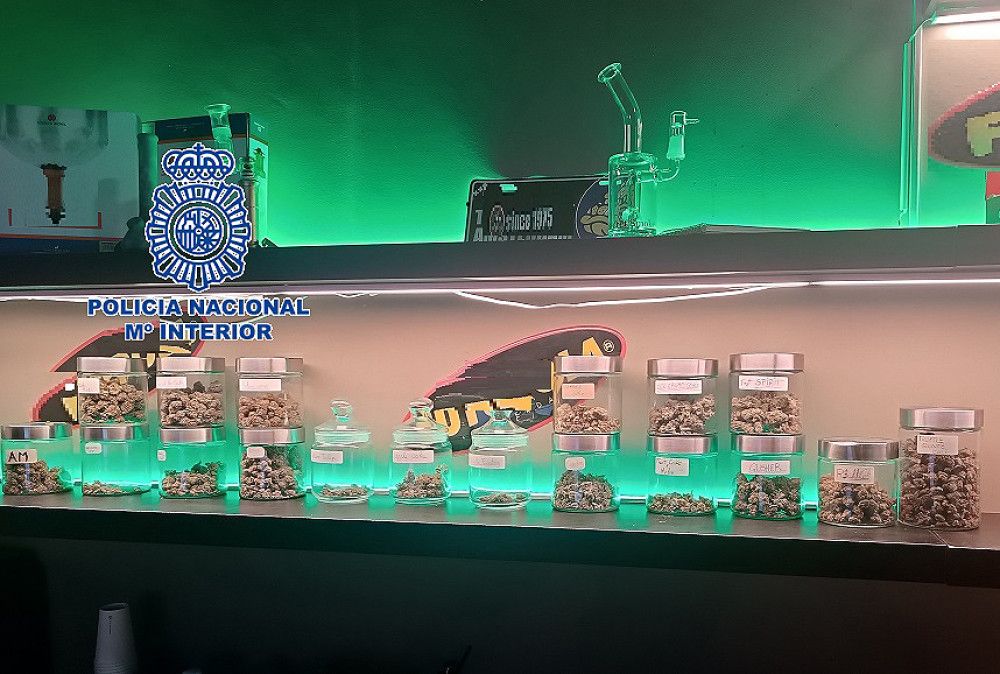 La Policía Nacional desmantela en Estepona un club de fumadores que funcionaba como punto de venta de drogas