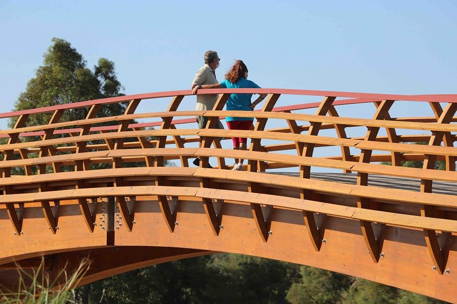 La pasarela de madera del Guadalhorce, la más grande de Europa, se convierte en el principal hito de la Senda Litoral