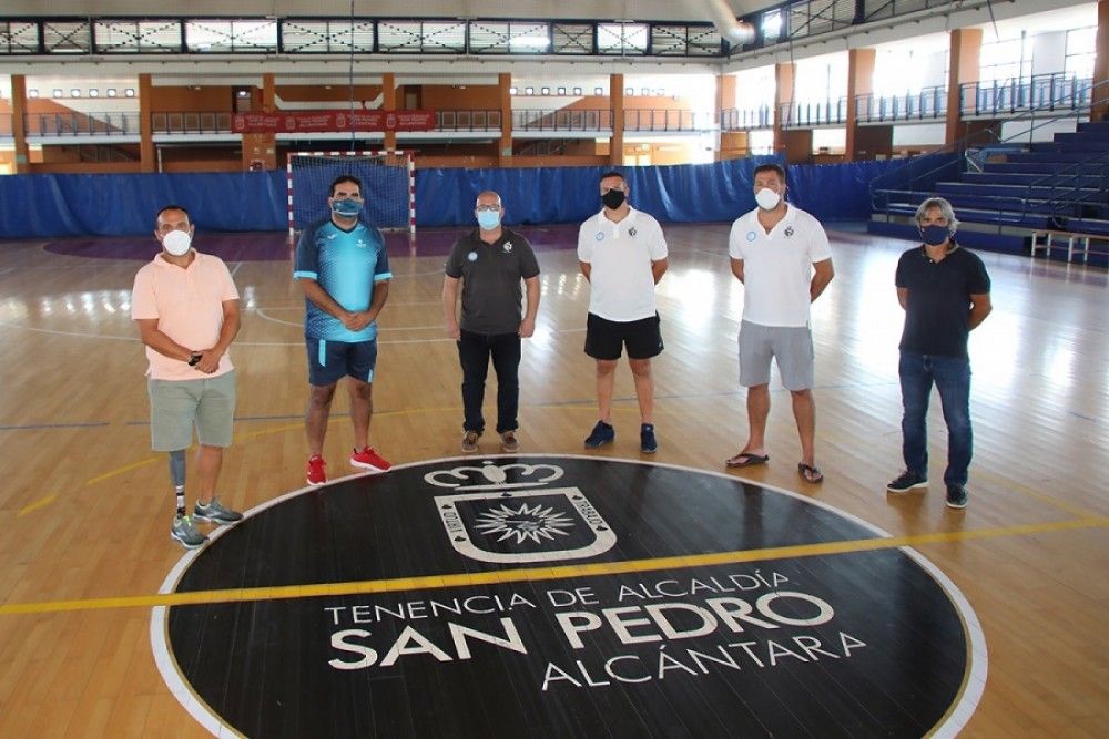 Los concejales Manuel Cardeña y Javier Mérida visitan el club ADJ San Pedro