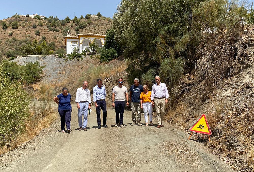 La provincia de Málaga recibe una inversión adicional de 8,6 millones para caminos rurales