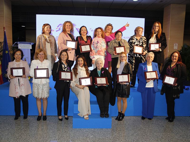 El Ayuntamiento reconoce la trayectoria vital y profesional de una quincena de mujeres de Marbella, “que representan los mejores valores de nuestra sociedad”