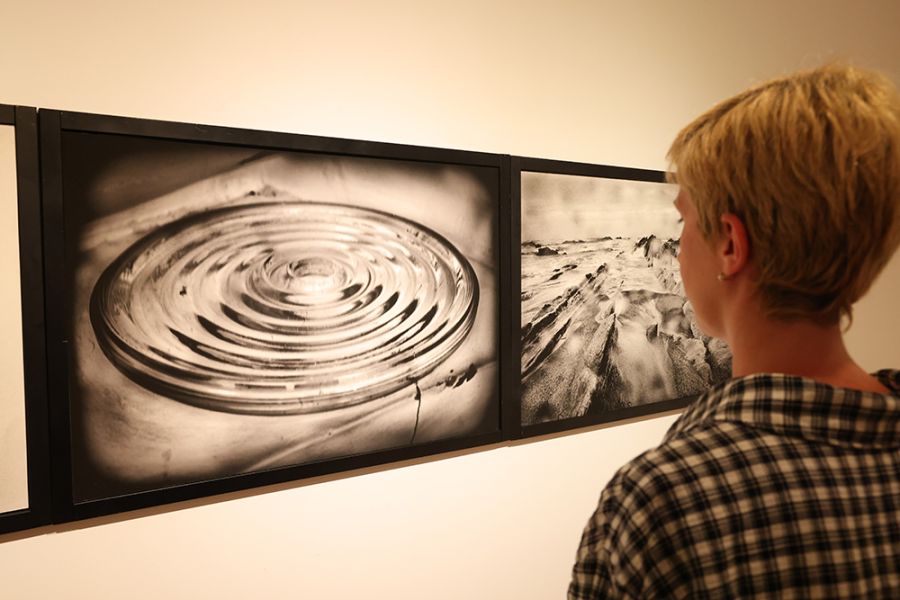 El Centro del 27 de la Diputación presenta \'Todas las cosas del mundo\', una exposición de fotografías y poemas de Ricky Dávila