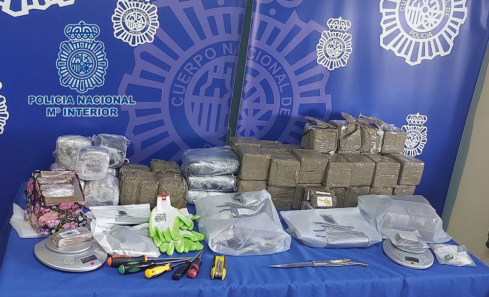 La Policía Nacional detiene a tres personas que ofertaban billetes falsificados a través de TikTok