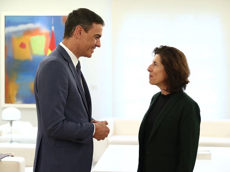 La regulación de la inteligencia artificial centra la reunión entre Pedro Sánchez y la secretaria de Comercio de Estados Unidos