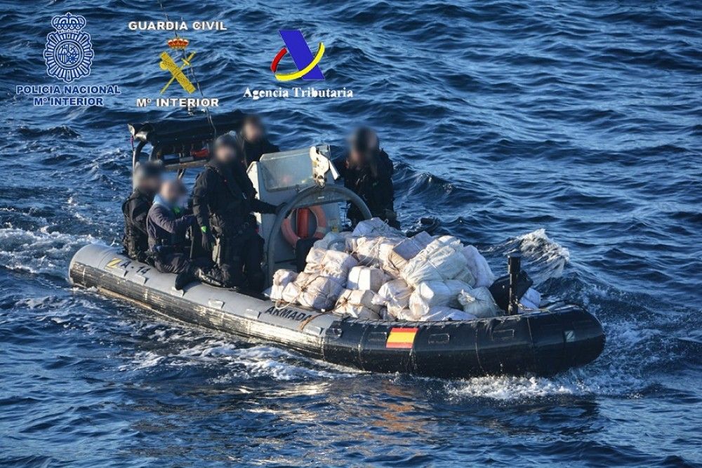 Intervenidas tres toneladas de cocaína en un buque en alta mar frente a las costas de Ribadeo