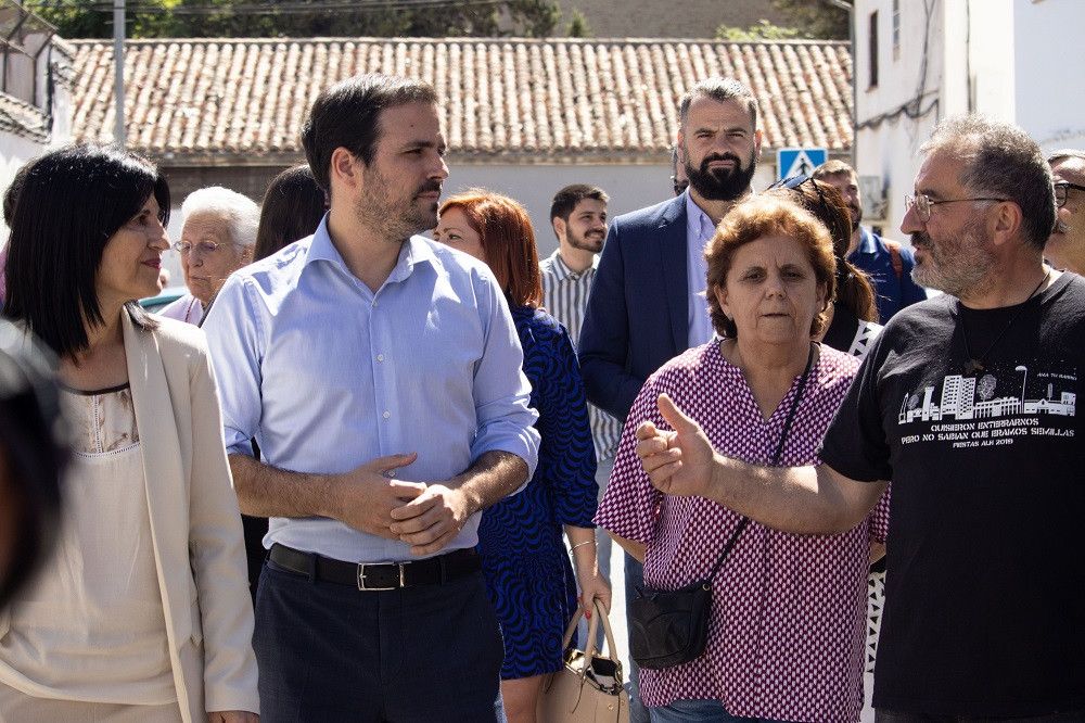 El ministro de Consumo asegura que "el Gobierno contribuirá a resolver los cortes sistemáticos de luz a familias vulnerables"