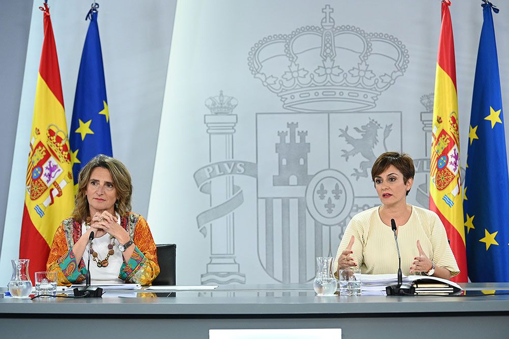 El Gobierno extiende las tarifas reguladas de calefacción con gas a todos los hogares y amplía el bono eléctrico