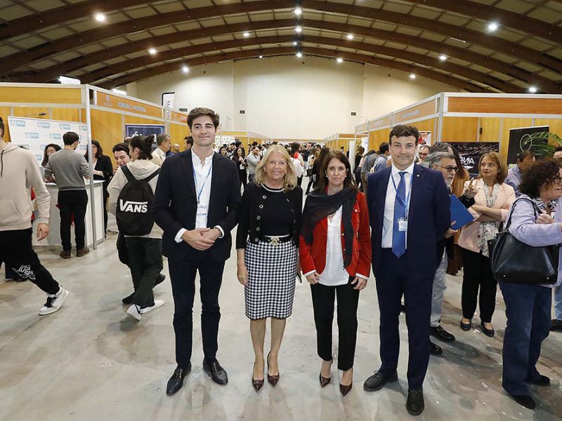 La alcaldesa destaca que la Feria de Empleo “se ha consolidado como el mayor expositor nacional de ofertas de trabajo con más de 250 empresas y alrededor de 5.000 participantes registrados”