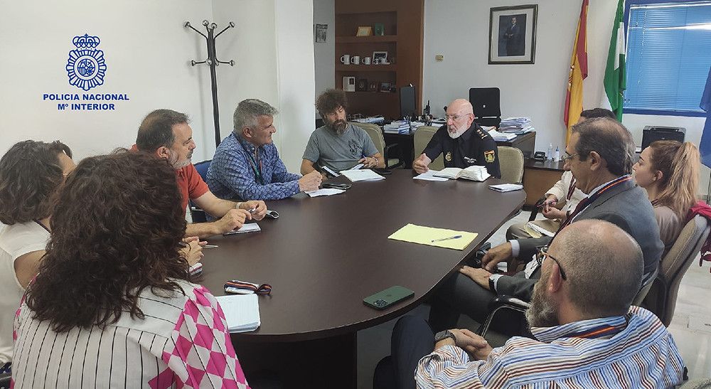 La Policía Nacional promueve en Marbella una iniciativa con fines asistenciales para revertir la situación de marginalidad en determinadas zonas de la ciudad