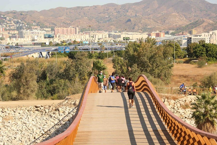 La pasarela de madera del Guadalhorce, la más grande de Europa, se convierte en el principal hito de la Senda Litoral
