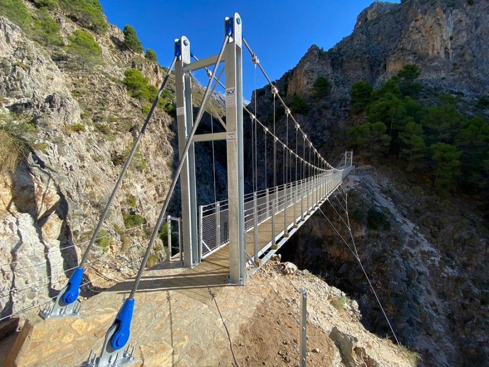 Inaugurado el puente de El Saltillo que convierte a Canillas de Aceituno en referente de la Gran Senda
