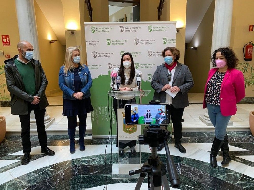La Diputación de Málaga declara Fiesta de Singularidad Turística Provincial Las Cruces de Mayo de Vélez-Málaga