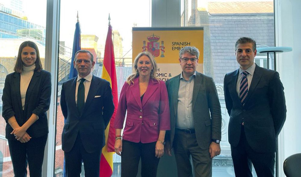 La Junta refuerza las relaciones comerciales con Reino Unido, mercado al que vende cuatro veces más de lo que compra