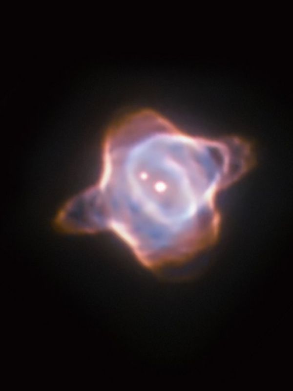 La joven nebulosa planetaria de la Mantarraya se apaga