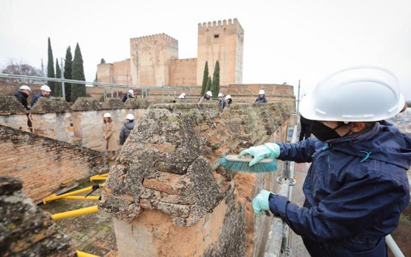 Comienzan los trabajos para frenar el deterioro de los paramentos y almenas de la Torre de Mohamed en Granada