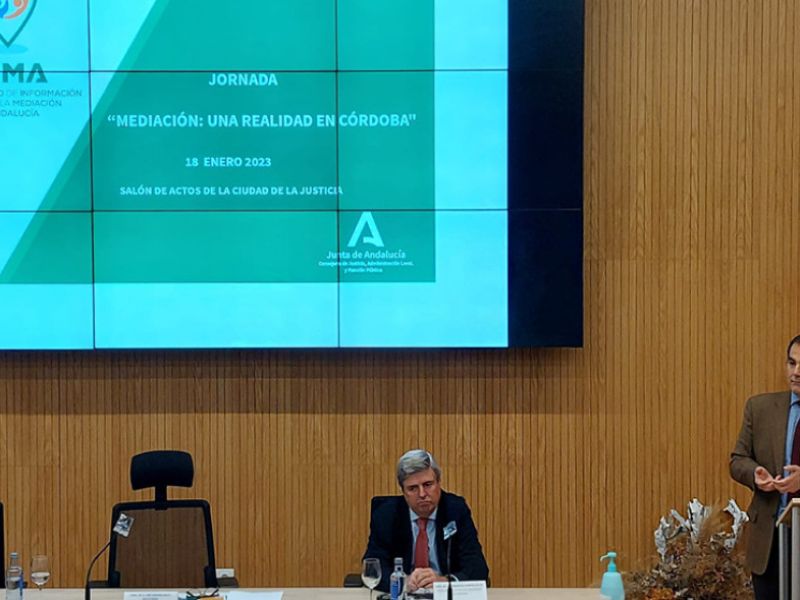 El consejero de Justicia insta a jueces, fiscales y letrados a apostar por la mediación para impulsar un cambio cultural frente al exceso de litigiosidad