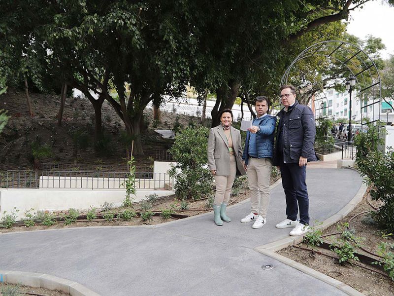 Terminan los trabajos que han transformado el parque de calle Valentuñana en un Jardín de los Sentidos’ con más de 1.000 metros cuadrados de zona verde y alrededor de 3.000 arbustos