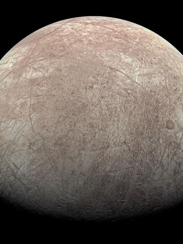 Las corrientes oceánicas pueden afectar la rotación de la corteza helada de la luna Europa
