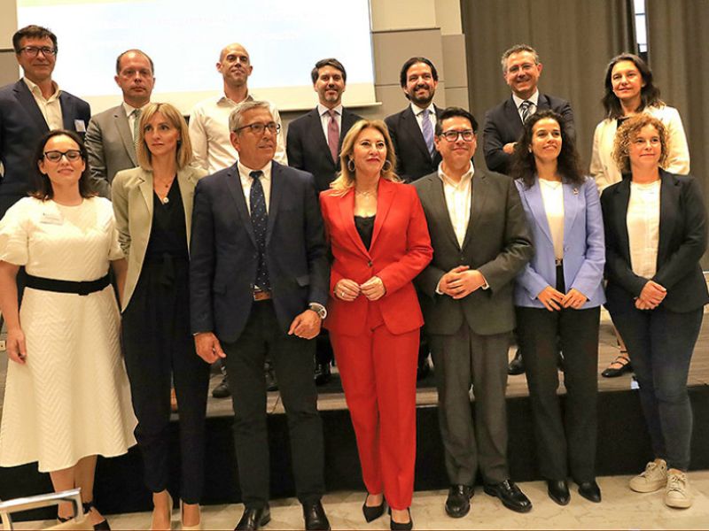 La consejera de Economía presenta a empresarios y a entidades europeas el modelo andaluz de apoyo y financiación para empresas