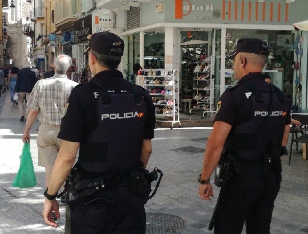 La Policía Nacional desmantela en Málaga un punto de venta al por menor de cocaína y heroína