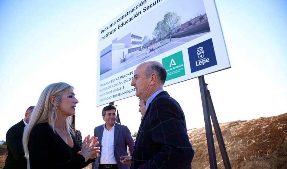 La consejera de Educación destaca la inversión de más de 6 millones en la mejora de infraestructuras educativas de Lepe