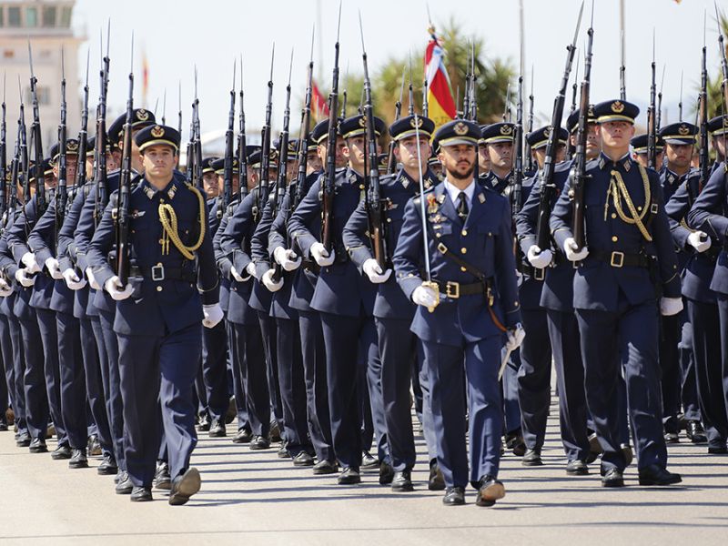 El Ministerio de Defensa eliminará los límites de estatura para el acceso a las Fuerzas Armadas