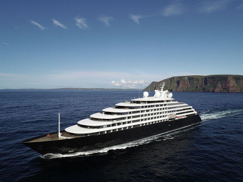 El nuevo buque de crucero “Scenic Eclipse II” hace escala en Málaga en su viaje inaugural