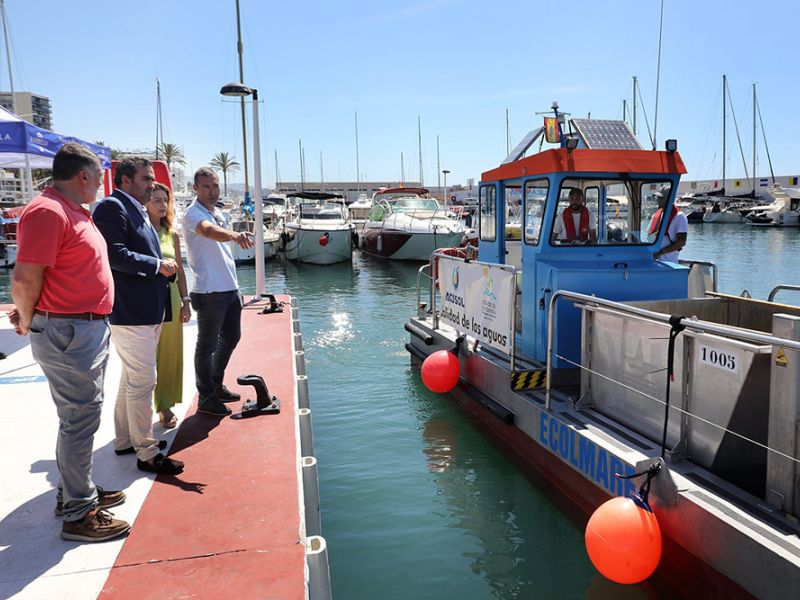 Marbella dispone este verano de tres embarcaciones para garantizar la limpieza del litoral, dentro de un servicio que entra en funcionamiento hoy y se prolonga hasta el 7 de septiembre