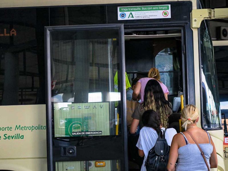 Más de 915.000 jóvenes han realizado 2,6 millones de viajes en dos meses con las rebajas de hasta un 90% en los billetes de autobús y tren