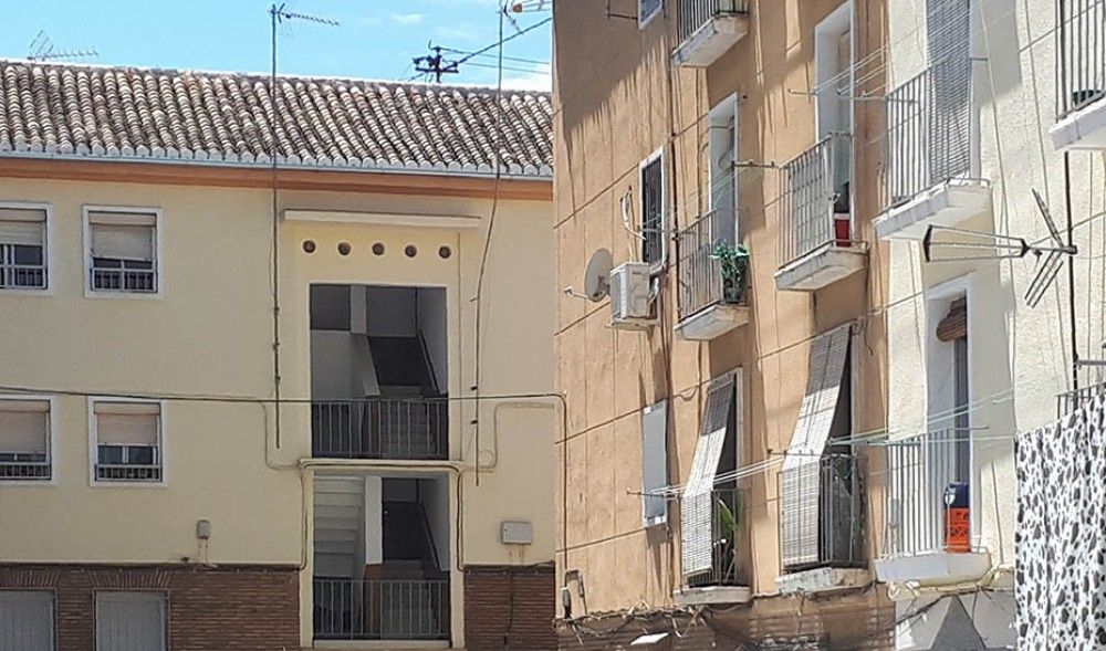 La Consejería de Fomento destina 38,6 millones a la rehabilitación de 2.500 viviendas en barriadas de Andalucía