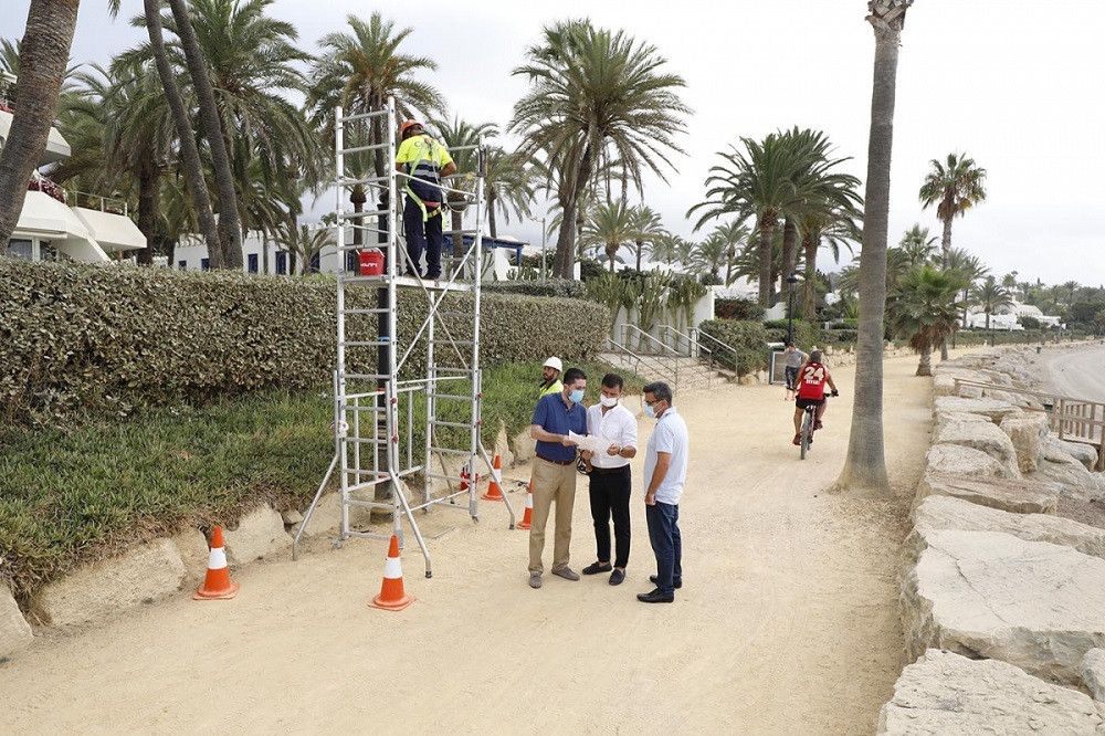 El Ayuntamiento renueva más de medio millar de puntos de luz LED en el Paseo Marítimo de Marbella