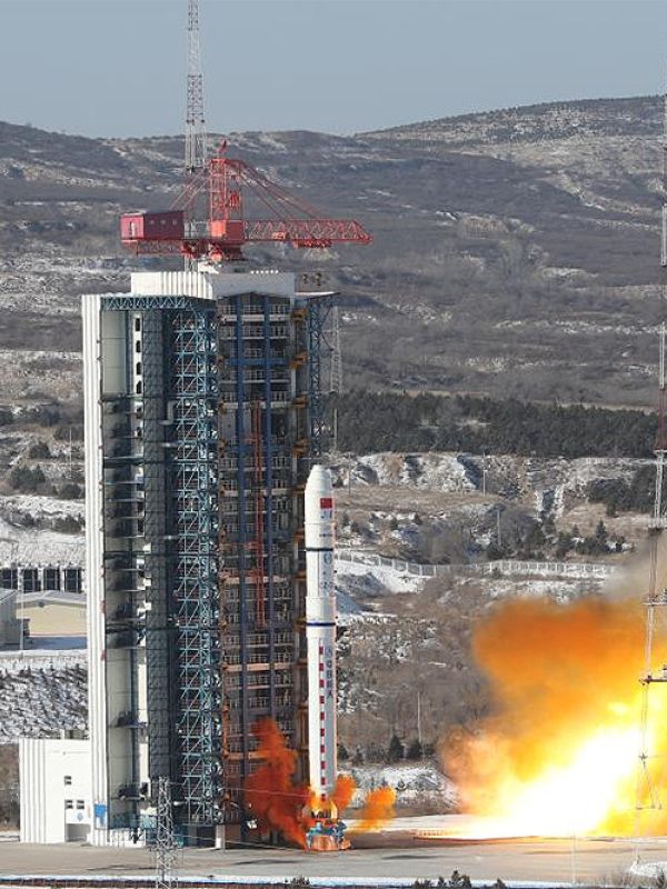 China lanza 14 nuevos satélites al espacio