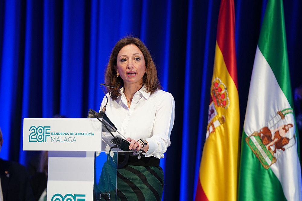 La Junta entrega 10 Banderas por el 28F que representan la contribución de Málaga al liderazgo de Andalucía